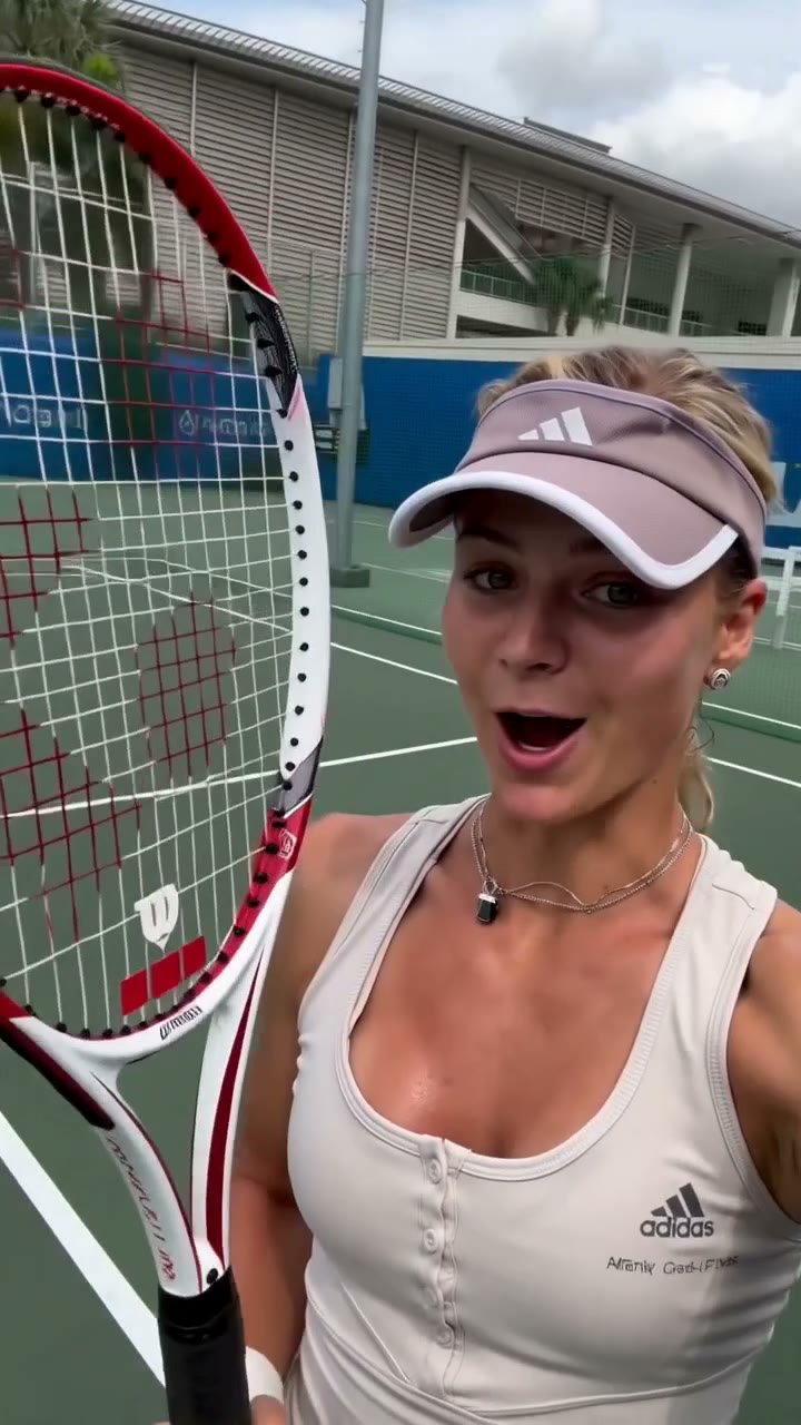 Court-side tennis UGC